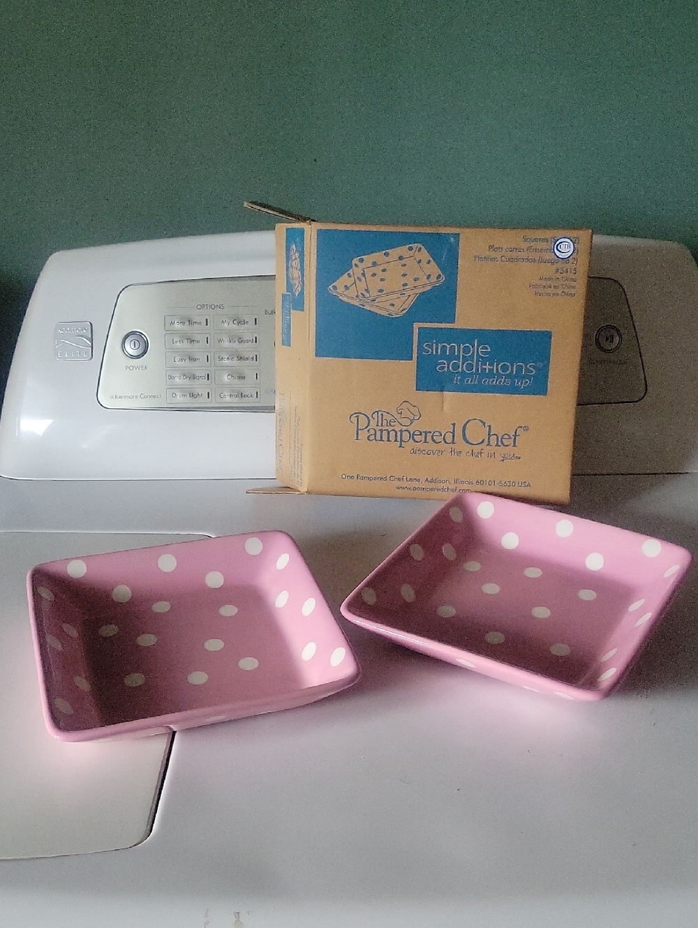 The Pampered Chef Pink Polka Dot Square Dishes Set